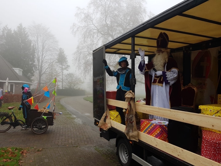 Sint 2020 - sinterklaas op kar